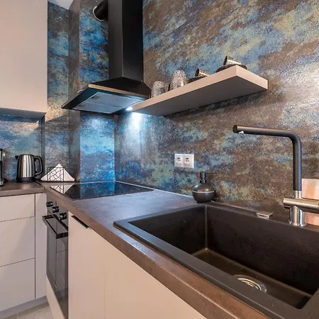 Emirates Luxury Free Parking Terrace *