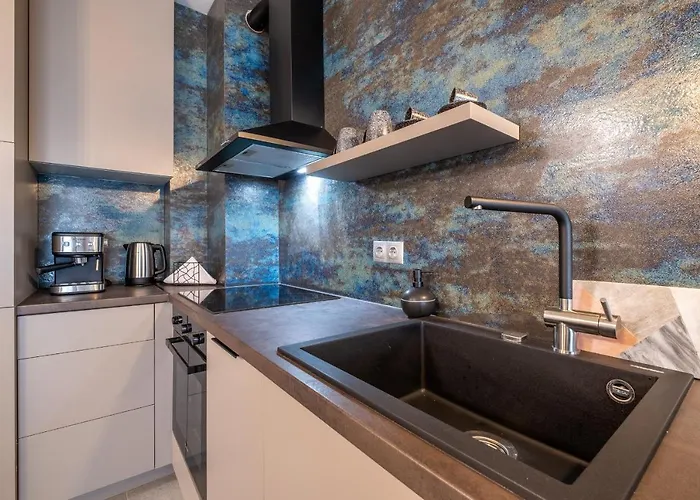 Emirates Luxury Free Parking Terrace *