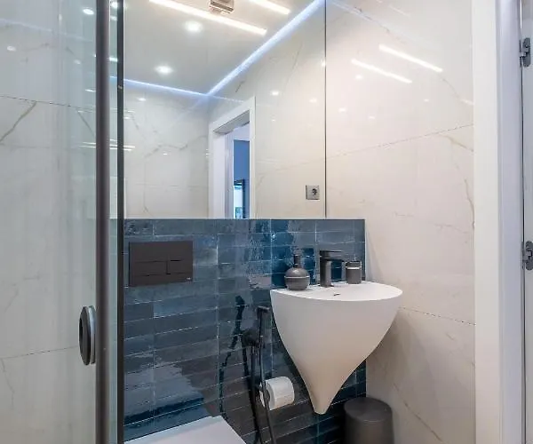 Emirates Luxury Free Parking Terrace *