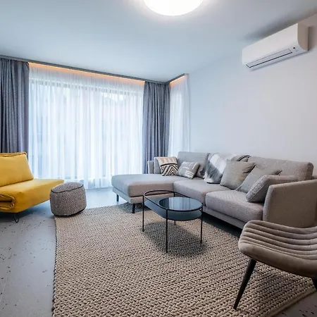 Emirates Lux And Parking Apartman