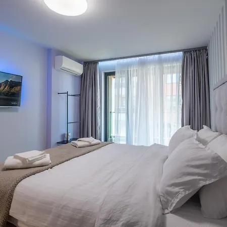 Emirates Luxury Free Parking Terrace *