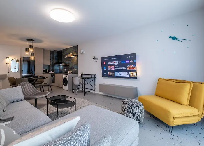 Emirates Luxury Free Parking Terrace *