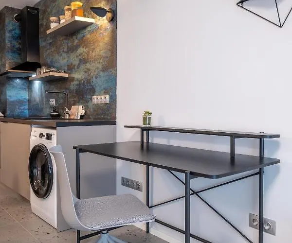 Emirates Luxury Free Parking Terrace