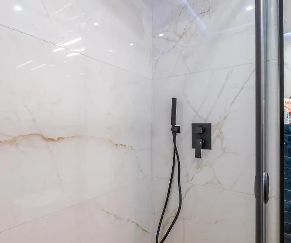 Emirates Luxury Free Parking Terrace Appartement