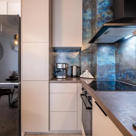 Emirates Luxury Free Parking Terrace 索菲亞