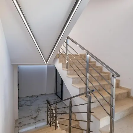 Emirates Luxury Free Parking Terrace * 索菲亞